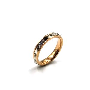 Δαχτυλίδι βέρα ατσάλι ροζ χρυσό με στρόγγυλες και παραλληλεπίπεδες λευκές πέτρες swarovski